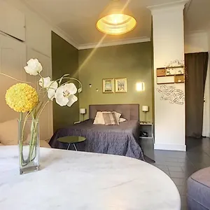 Un En Apartment