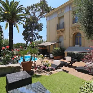 Le Petit Palais Hotel
