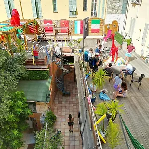 Hostal Antares, Niza